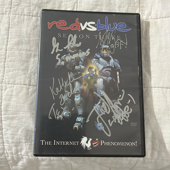 Red bs Blue seasons 1-4. 2-4 autographed. - Picture 4 of 6